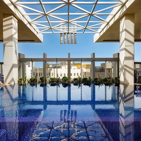 Millennium Place Dauhá Exteriér fotografie The rooftop pool at the Four Seasons Hotel, Cairo