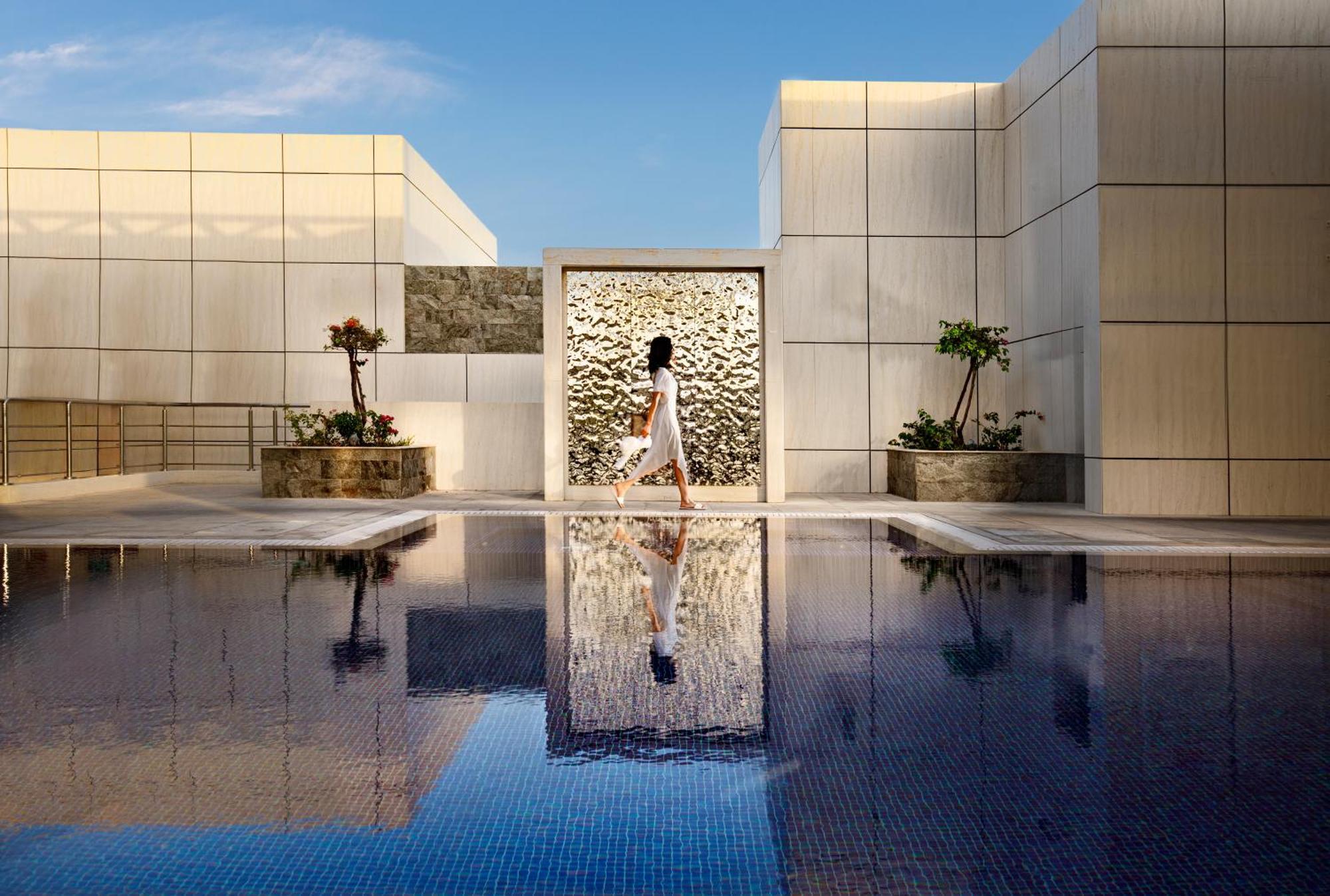Millennium Place Dauhá Exteriér fotografie The pool at the hotel