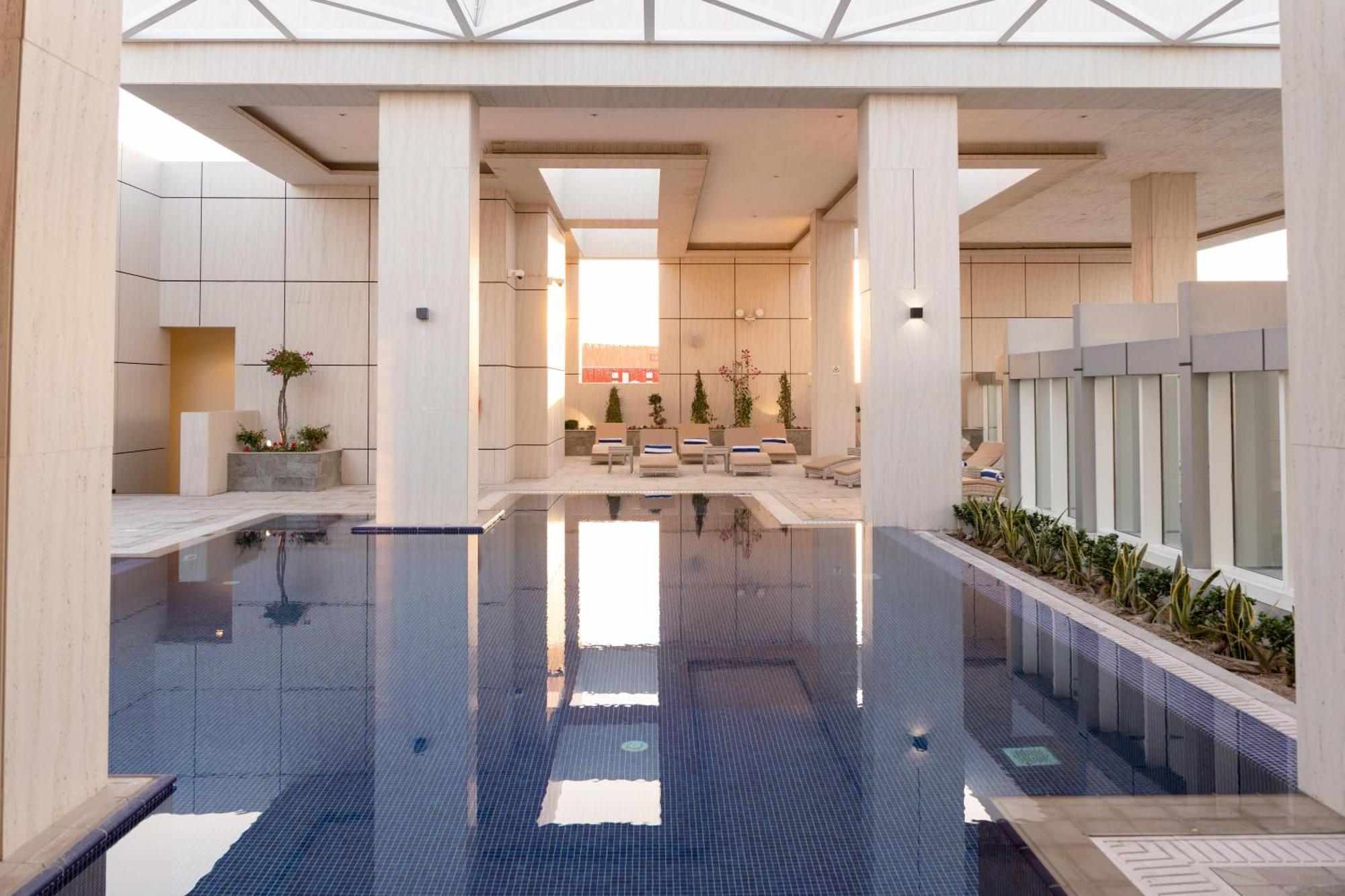 Millennium Place Dauhá Exteriér fotografie The pool at the 1018