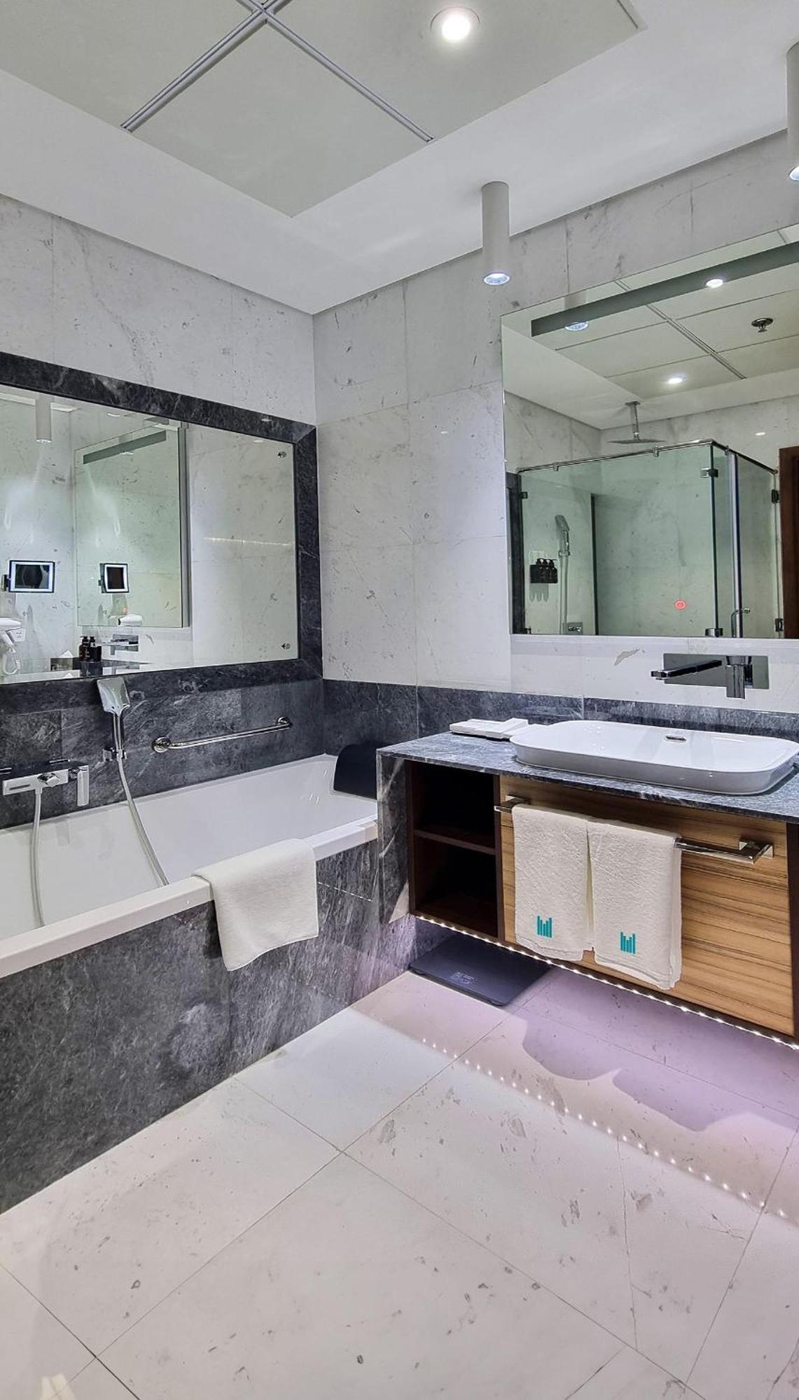 Millennium Place Dauhá Exteriér fotografie Bathroom